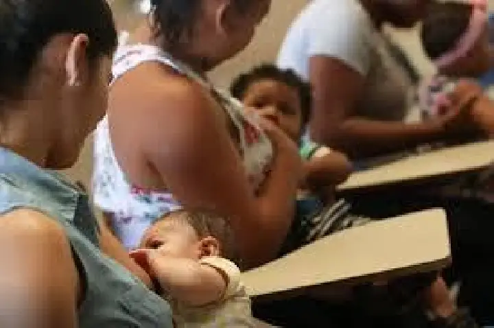 Número de filhos por mulher cai; brasileiras são mães mais tarde