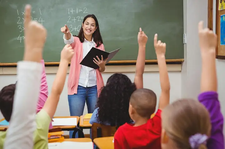 O professor não consegue sair da escola