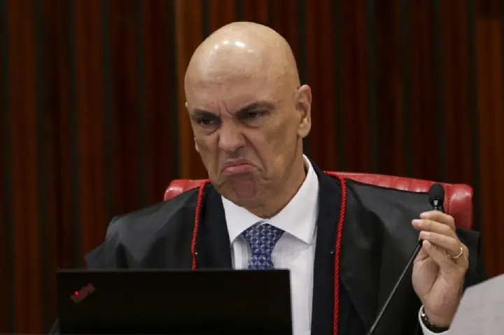 O que pode acontecer com Moraes após revelação de mensagens