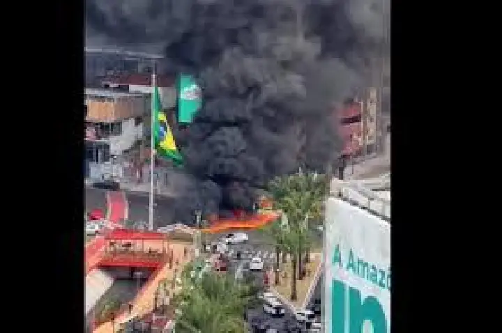 Ônibus e carro pegam fogo em área revitalizada para COP30; VÍDEO