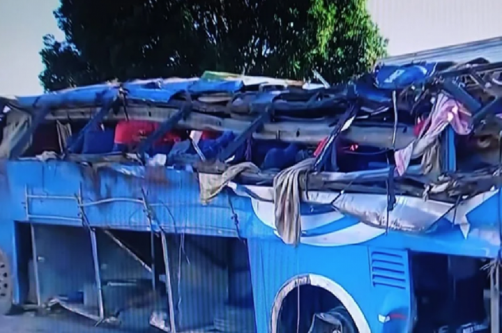 Ônibus tomba na BR-153 e 6 trabalhadores rurais morrem