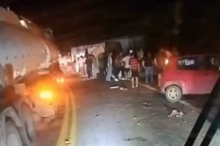 Ônibus tomba na 'Curva da Ferradura', mata 3 e fere 44
