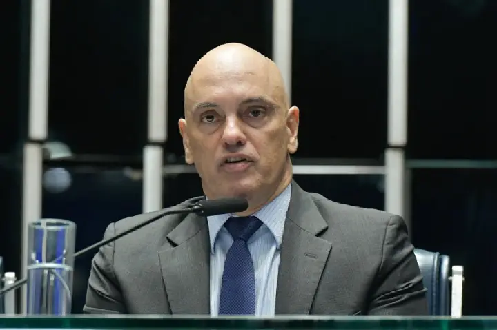 Oposição quer cassar Moraes, mas vê resistência do centrão