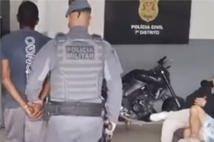Pai espanca filhos com taco de beisebol enquanto mãe trabalha