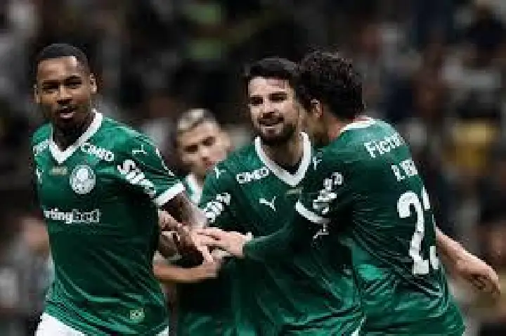 Palmeiras faz 3 no Galo, tem vitória inútil e fica sem título