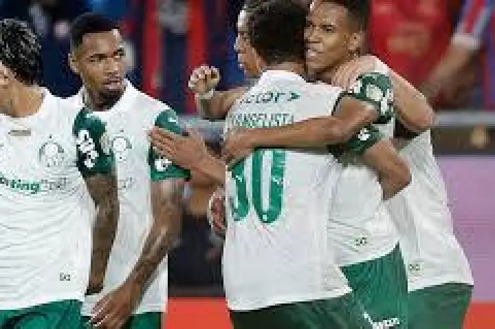 Palmeiras vence o Cerro por 2 a 0 e garante vaga nas oitavas