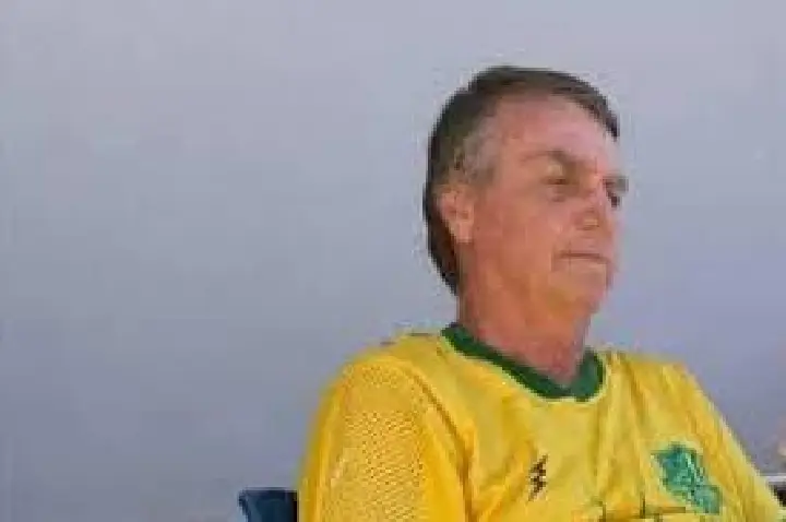 Para cirurgia, Bolsonaro sai da prisão pela 1ª vez desde cautelar