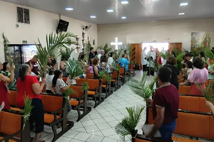 Paróquia de Nossa Senhora de Guadalupe celebra Domingo de Ramos com duas missas no período da manhã