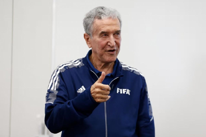 Parreira vai para a semi-intensiva e segue 'apresentando melhora'