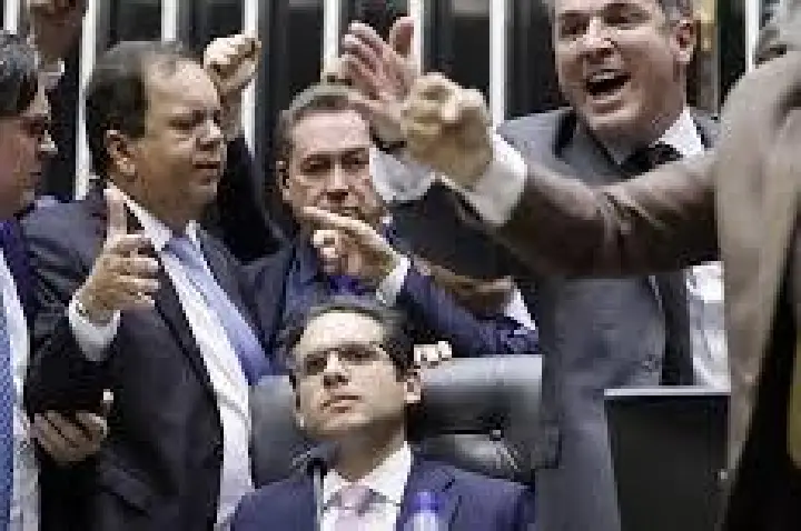 PEC da Blindagem: Deputados exigem de Motta retaliação ao Senado