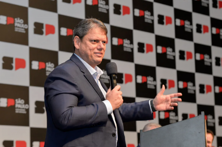 Pesquisa aponta Tarcísio à frente de Haddad: 45,6% contra 34,1%