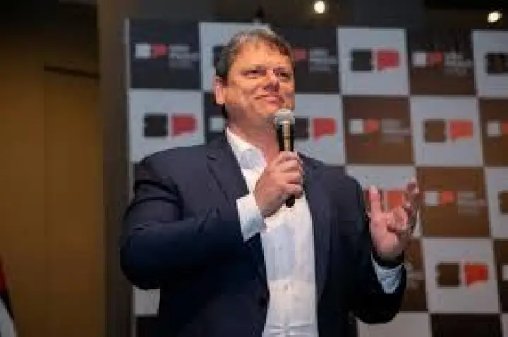 Pesquisa testa novos nomes contra Tarcísio nas eleições de 2026