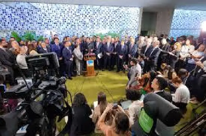 Petistas veem Lula alheio em meio à superfederação contra governo