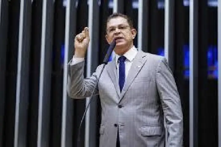 PL de Bolsonaro volta a pressionar Câmara por anistia