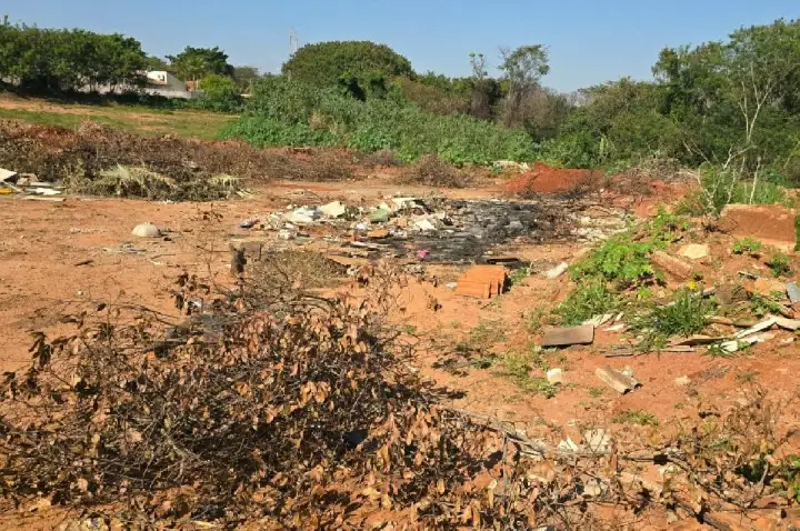 PM Ambiental flagra descarte irregular e queima de fios em Bauru