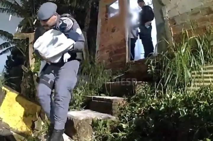 PM resgata bebê após mãe simular pedido de pizza e buscar socorro