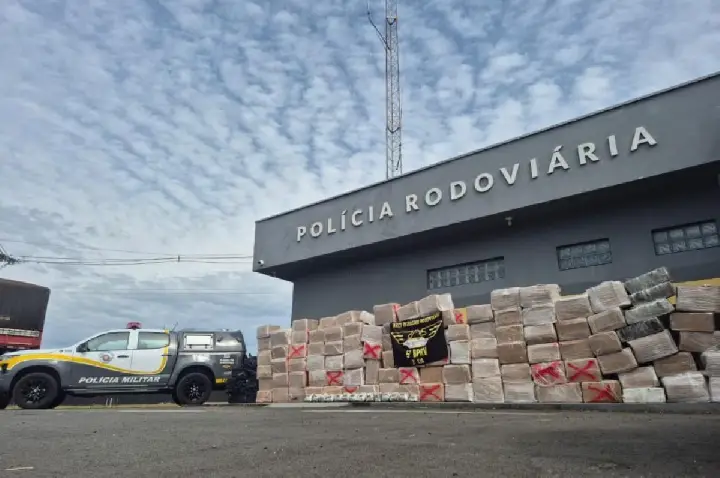 PM Rodoviária apreende 3,3 toneladas de maconha em caminhão