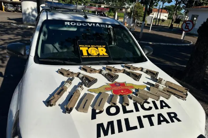 PM Rodoviária de Bauru apreende fuzis e 27 perfumes em rodovia