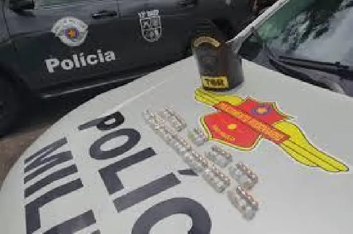 PM Rodoviária flagra R$ 150 mil em mercadorias e remédios ilegais