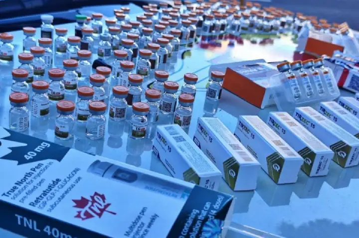 Polícia acha remédios de emagrecimento em ovos de chocolate