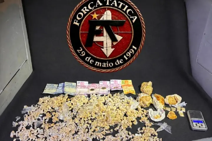 Polícia apreende mais de 1.300 pedras de crack no Sambódromo