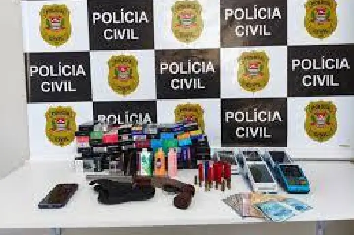 Polícia Civil apreende 68 cigarros eletrônicos e arma em Botucatu