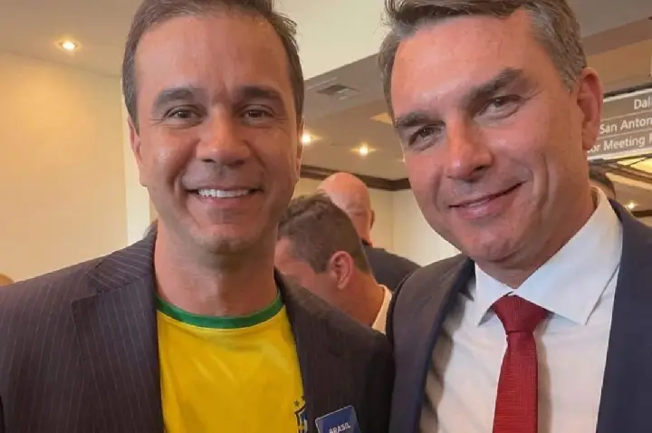 Polícia Civil do RJ faz busca em empresa de amigo dos Bolsonaro