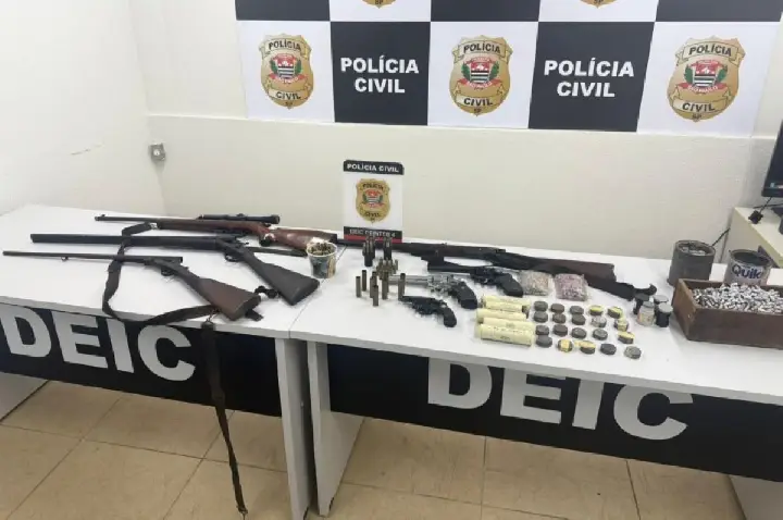 Polícia flagra arsenal em apuração de transfobia em Bauru; VÍDEO