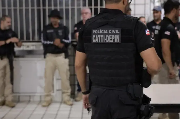 Polícia investiga clínica por danos à visão de 26 pacientes