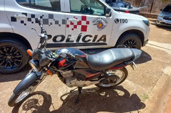 Polícia Militar prende em flagrante homem por furto de motocicleta em Pirajuí