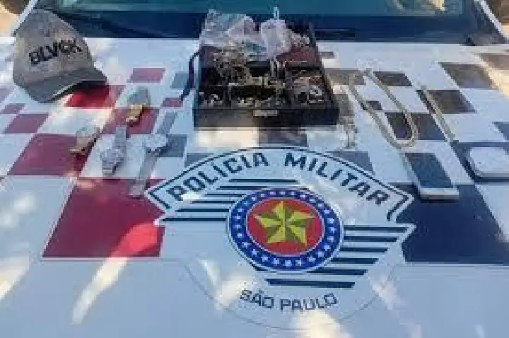 Policial aposentado reage a furto e é esfaqueado