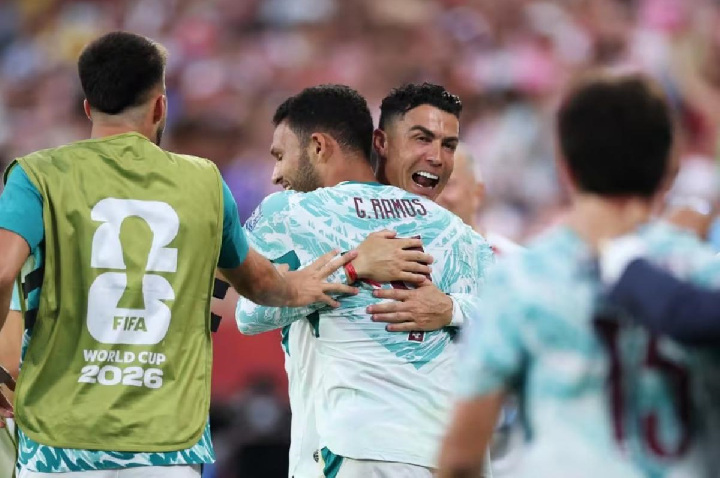 Portugal vira sobre Croácia e avança com gols de CR7 e Ramos