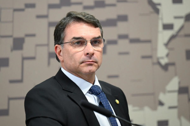 Pré-campanha de Flávio Bolsonaro aciona STF após fala de Lula