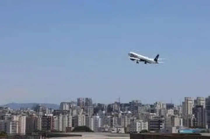 Preço médio das passagens aéreas cai 20% em um mês