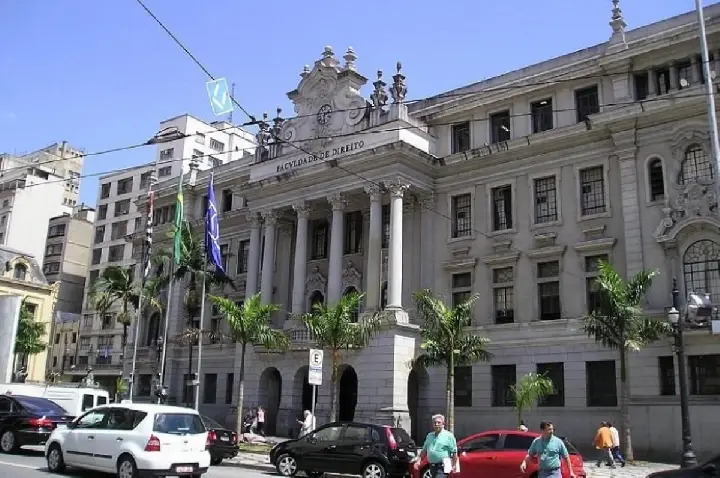 Prefeitura avalia risco de ruína em prédio histórico da USP