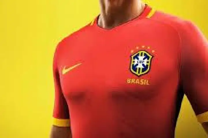 Produção de camisa vermelha da seleção foi interrompida