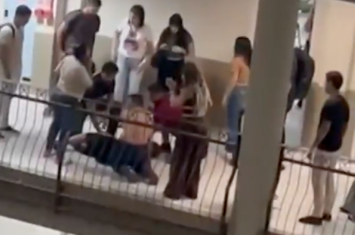 Professora morre esfaqueada por aluno dentro de faculdade