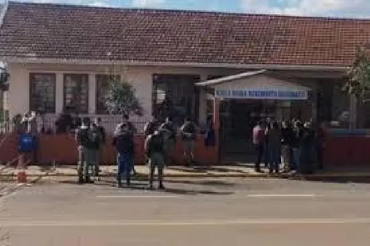 Professora relata pânico e conta que tentou proteger crianças