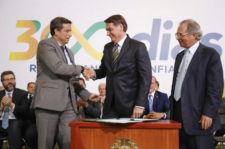 PT mira Campos Neto para tentar vincular Bolsonaro ao caso Master