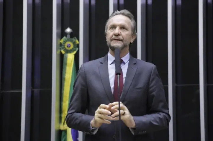 PT pede CPI contra Flávio e defende apuração sobre Lulinha
