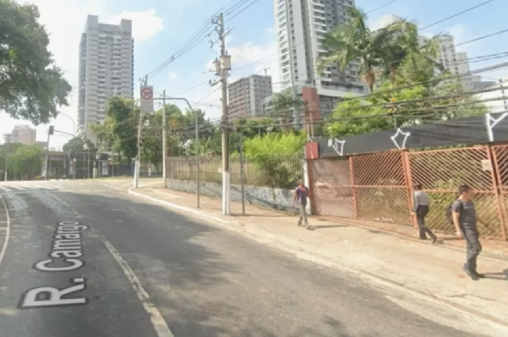 Quadrilha usa estacionamento falso para furtar carros