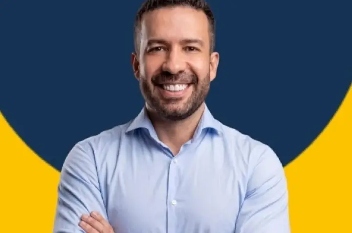 Quem é André Janones, deputado que criou o 'Exército do Lula'