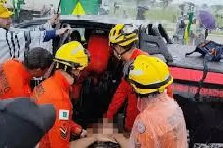 'Raio parecia uma bomba, pessoas desmaiaram', diz vítima