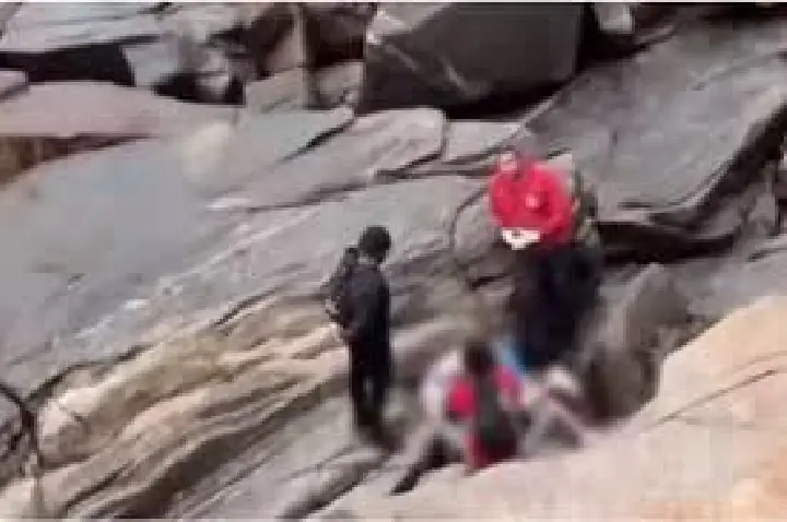 Rapaz morre ao cair de mirante tentando alcançar carteira caída