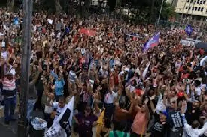 'Reajuste insuficiente': professores podem entrar em greve