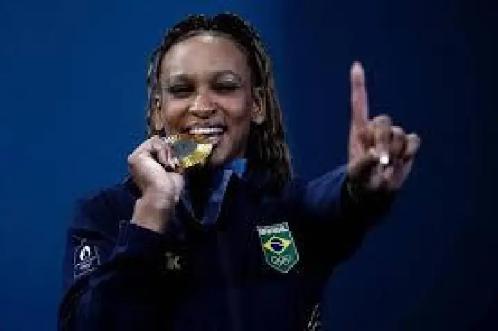 Rebeca Andrade anuncia que não disputará mais provas de solo