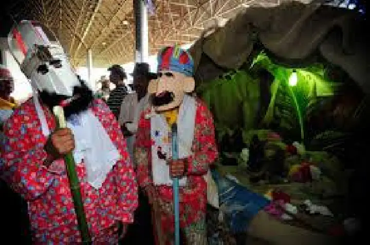 Redes sociais dão sobrevida a grupos de folias de reis