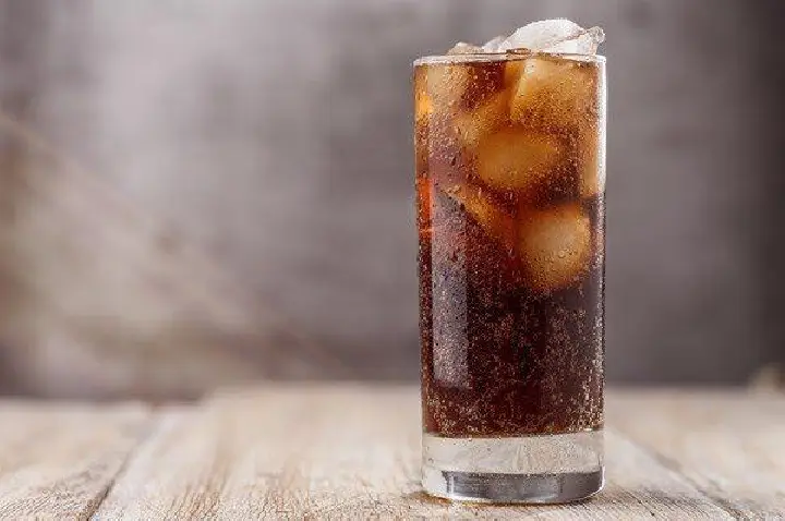 Refrigerantes zero oferecem risco maior ao fígado que os tradicionais, aponta estudo