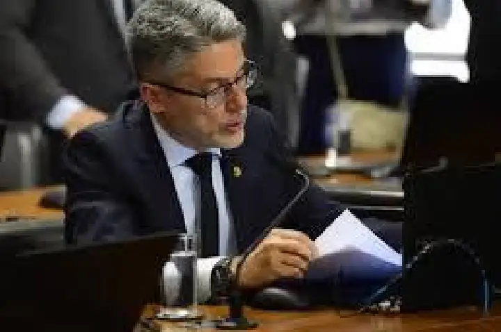 Relator pede rejeição da PEC da Blindagem na CCJ do Senado