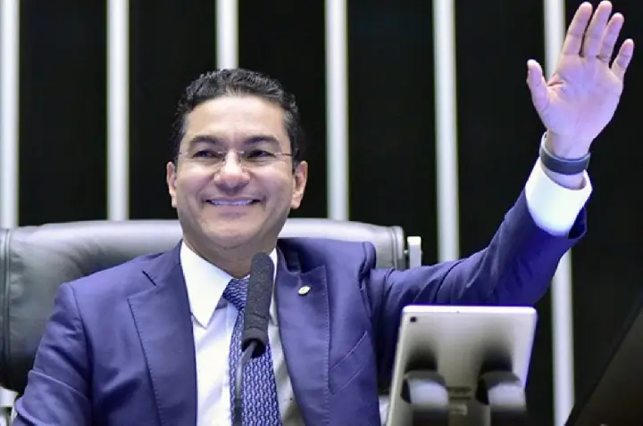 Republicanos marca convenção e deve rejeitar aliança com Flávio